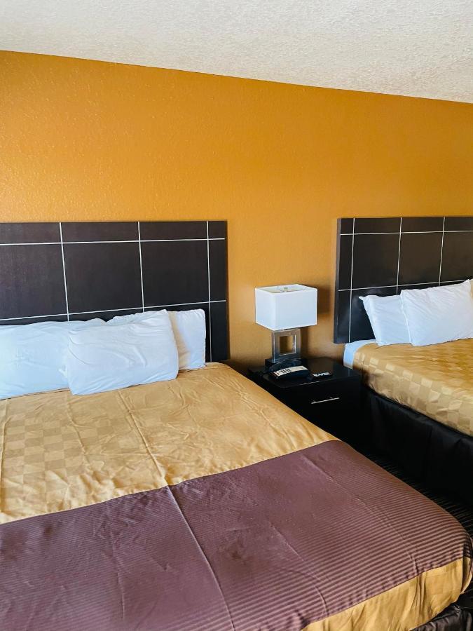 Sona Inn Dilley Εξωτερικό φωτογραφία